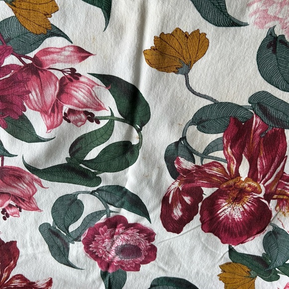 H&M Tablecloth, 145X200cm - Picture 4 of 5